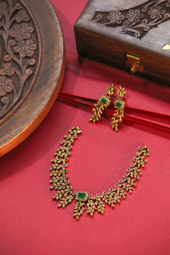Leaf Choker